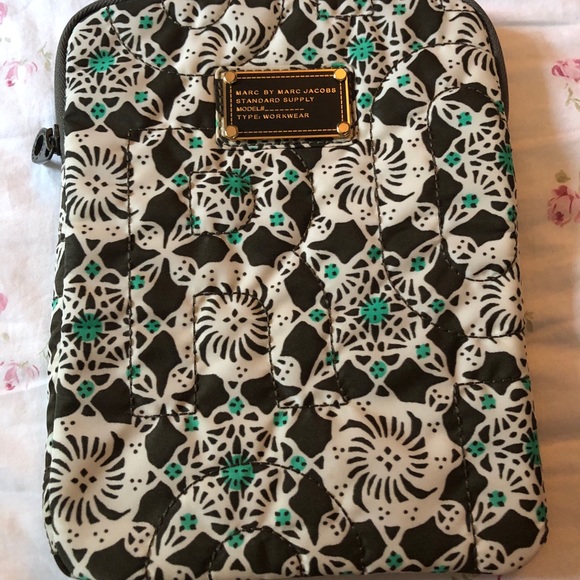 Marc by Marc Jacobs Green Printed Tablet Case - Picture 3 of 6